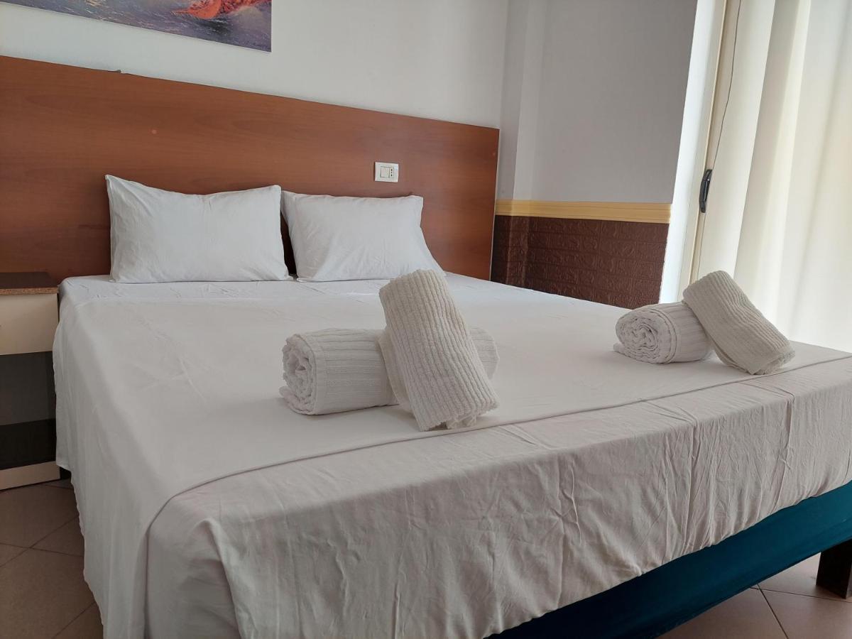 Hotel Nacional Durres Bagian luar foto