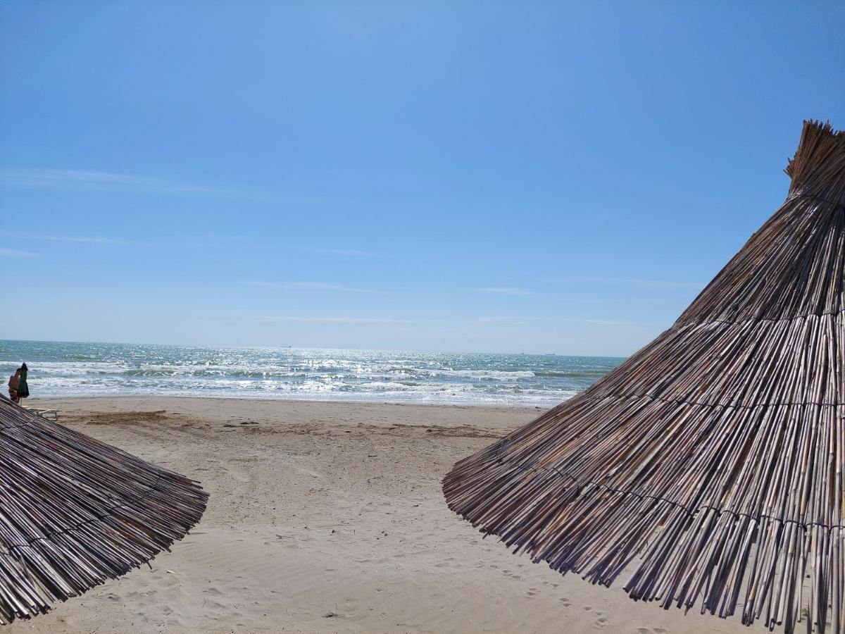 Hotel Nacional Durres Bagian luar foto
