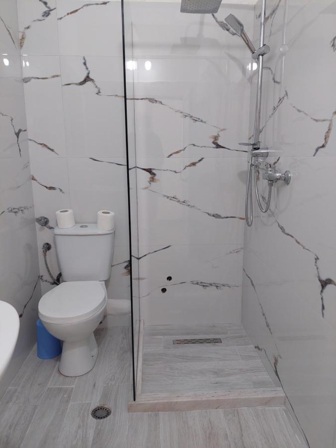 Hotel Nacional Durres Bagian luar foto