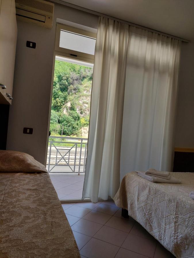 Hotel Nacional Durres Bagian luar foto