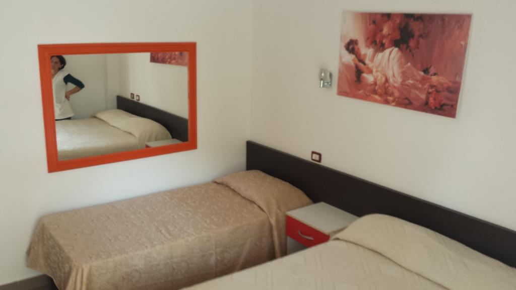 Hotel Nacional Durres Bagian luar foto