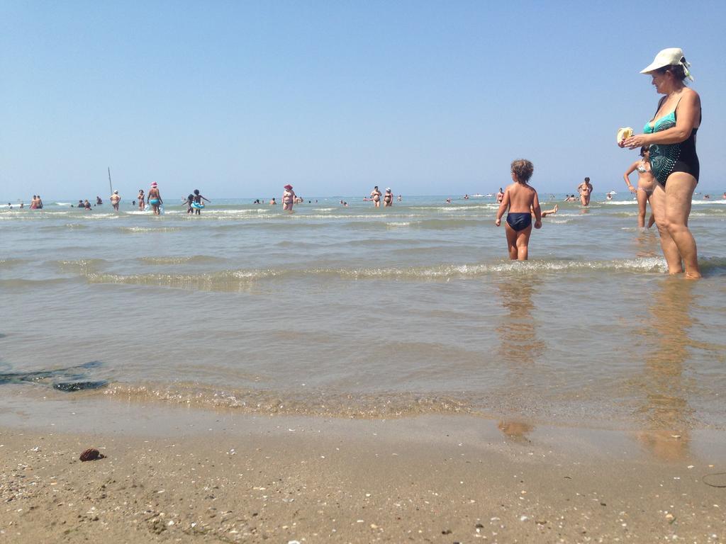 Hotel Nacional Durres Bagian luar foto