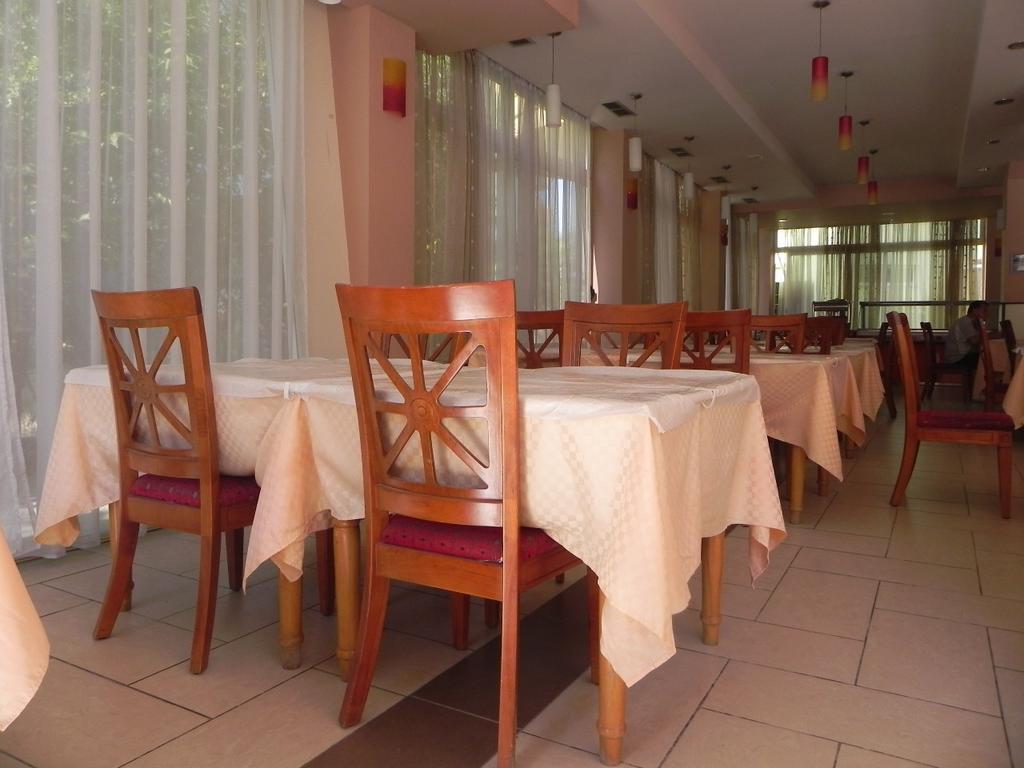 Hotel Nacional Durres Bagian luar foto