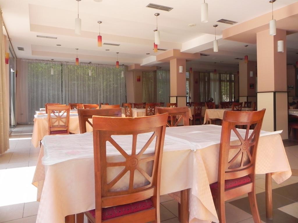 Hotel Nacional Durres Bagian luar foto