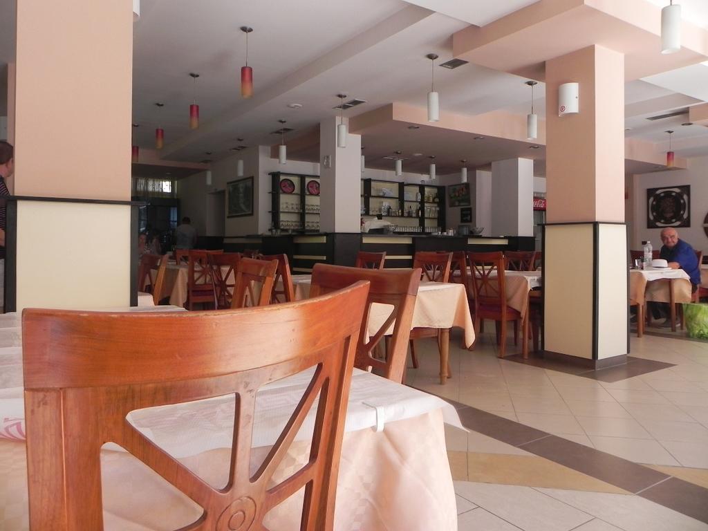 Hotel Nacional Durres Bagian luar foto