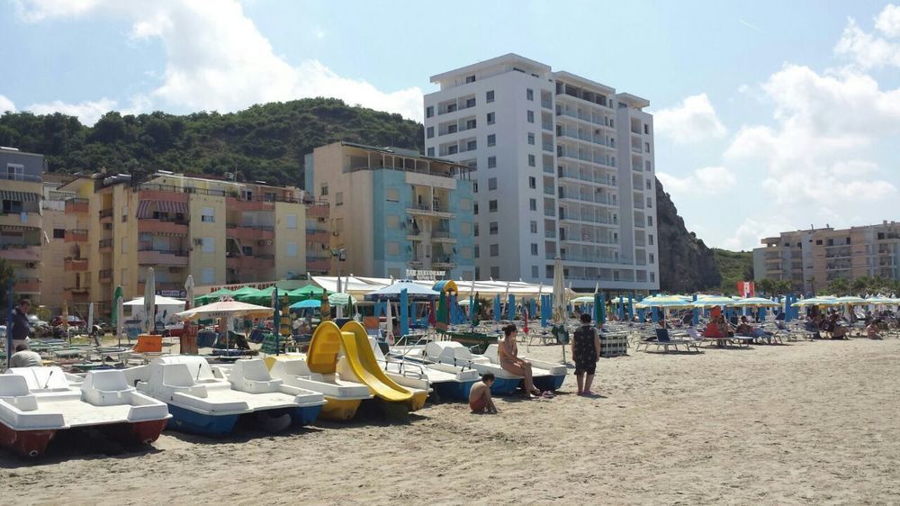 Hotel Nacional Durres Bagian luar foto